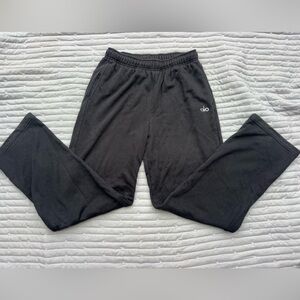 Super soft and comfy black sweatpants. In good condition